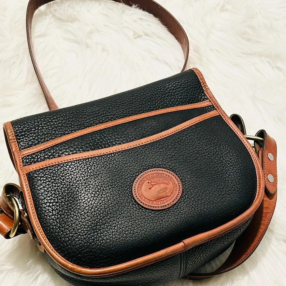 🔥SOLD🔥DOONEY AND BOURKE Vintage All Weather Leather Crossbody Purse - Picture 12 of 16